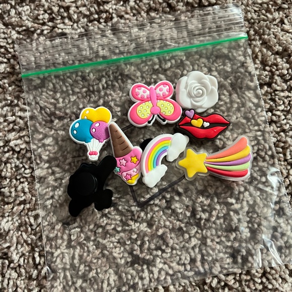 Shoe Charms — E - Picture 2 of 2